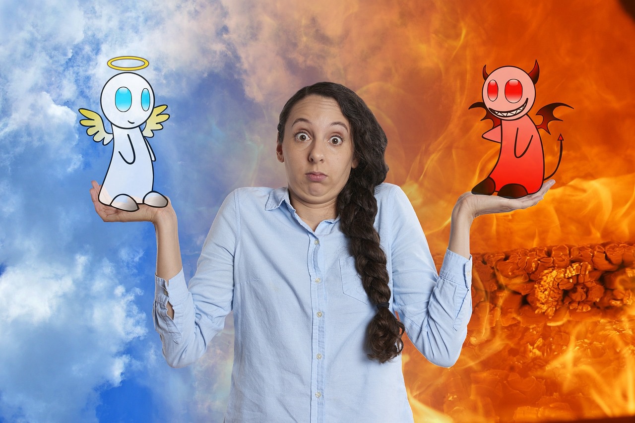 両手に天使（順張り）と悪魔（逆張り）を乗せ、FXの手法選択に悩む女性のイラスト。FX初心者にとっての最適な戦略選択の葛藤。